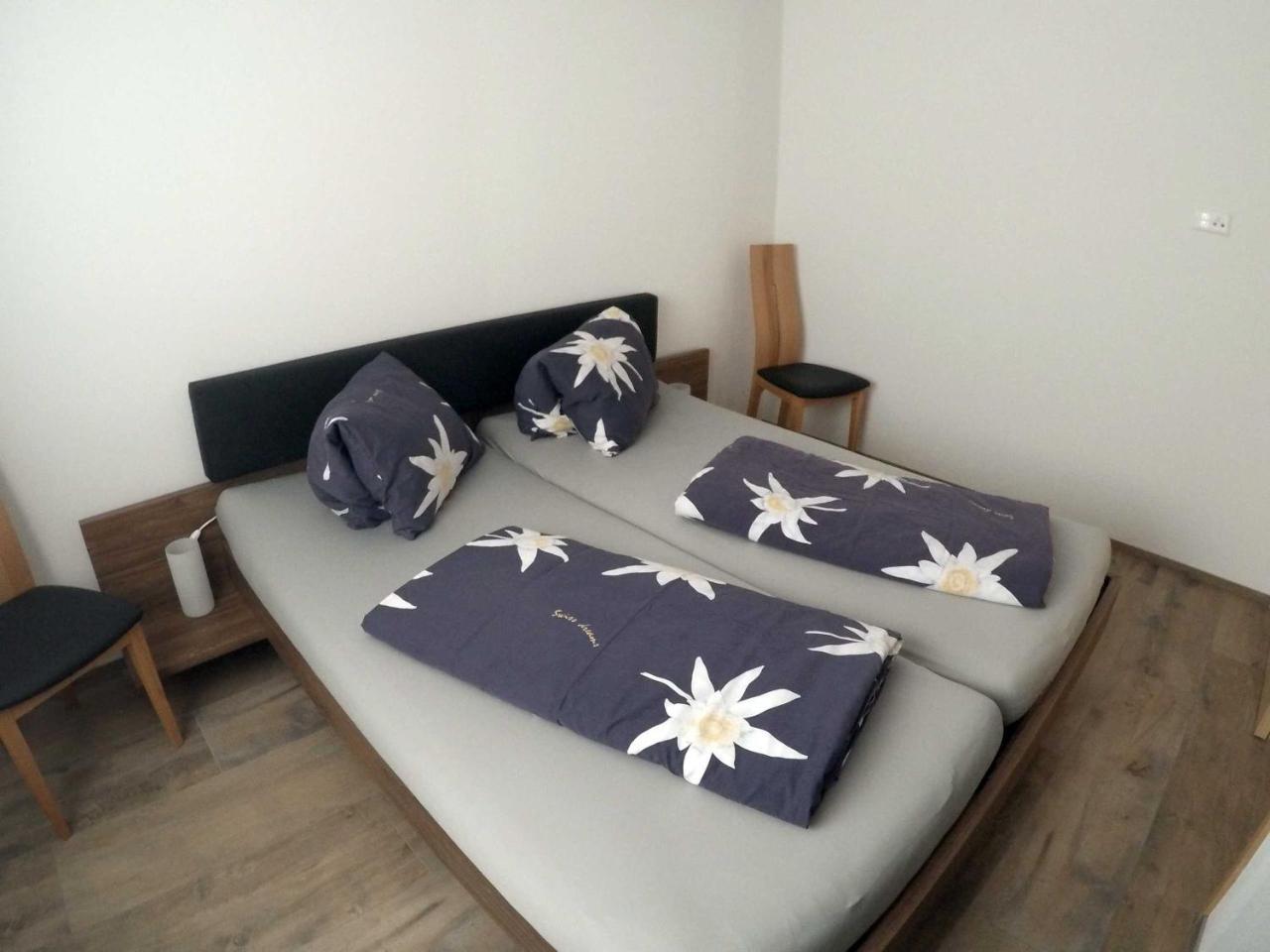 Haus Baracca Apartment Vella Екстериор снимка